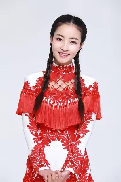 王二妮和王小妮，姐妹花：写真欣赏。