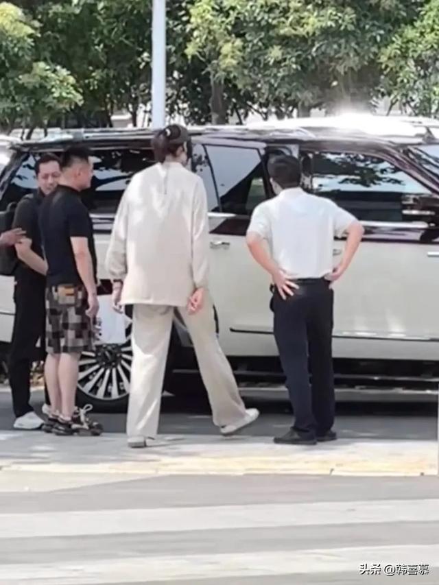 31岁朱婷回河南老家，豪车接送很低调，落选中国女排，她另有安排
