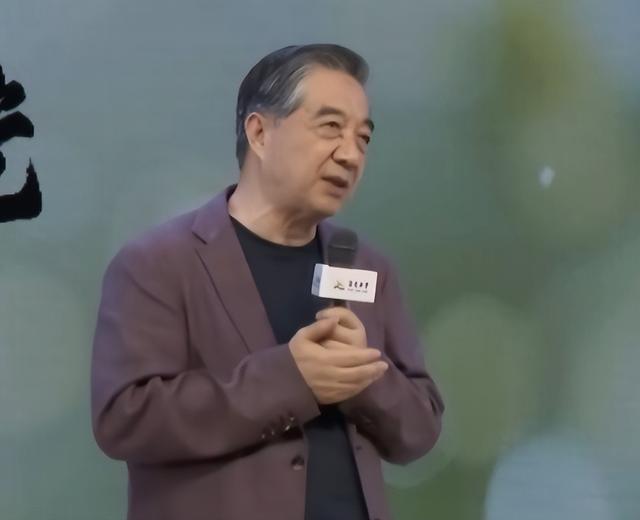 为什么“战略忽悠局局长”张召忠	，突然消失了，去哪里了？