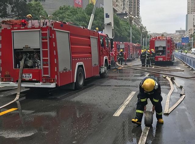 一辆进口消防车2400万！中国连航母都能造，为何却造不出消防车？