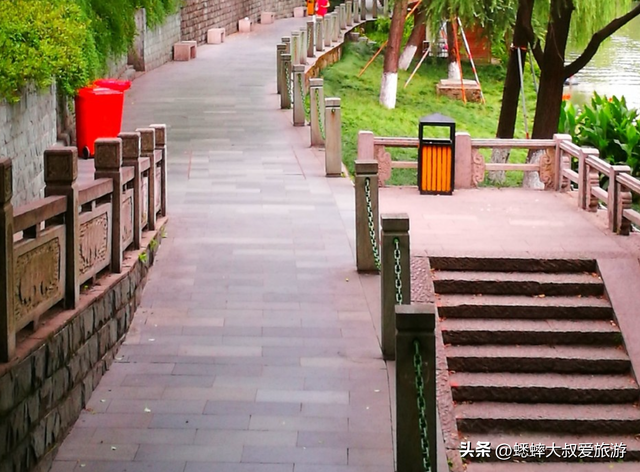 杭州宝藏街区太有底蕴了，拥有深宅大院与古寺，适合秋日探古徒步