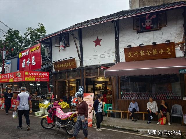 在四川巴盐西运的“盐运第一滩”，我是流着口水逛完这个古镇的