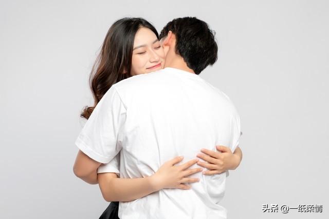 父亲再婚那天，在朋友圈发了一组照片，我看完后泪流满面