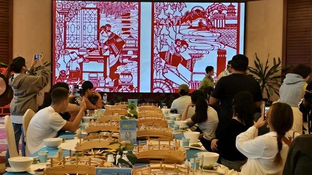 国际青年蒙自行：探寻历史地标 体验非遗魅力