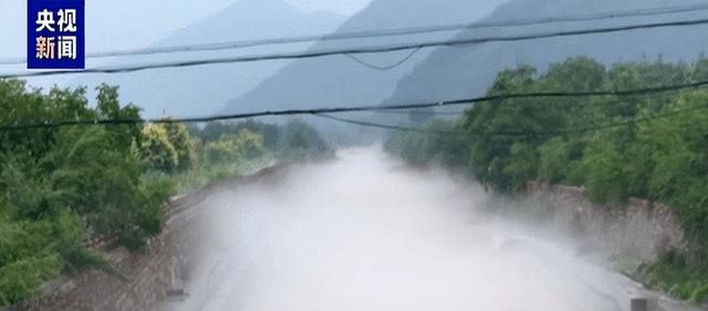 洪水、暴雨红色预警！多线列车停运、多景区关闭