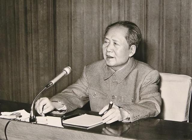 为什么不能打？毛主席一句话震住全场，谁给中国下马威就怼回去！