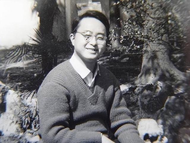 吃里爬外，永不回国？她带领30名演员选择留美，如今年过花甲归来