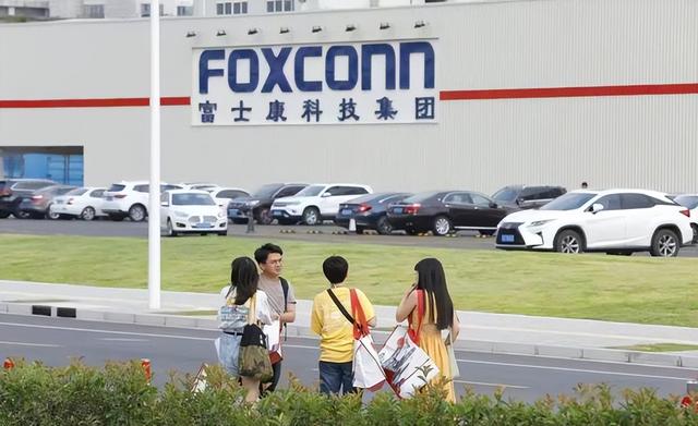市值暴增6000亿!富士康“不喂饭”了，甩卖美国工厂回归中国