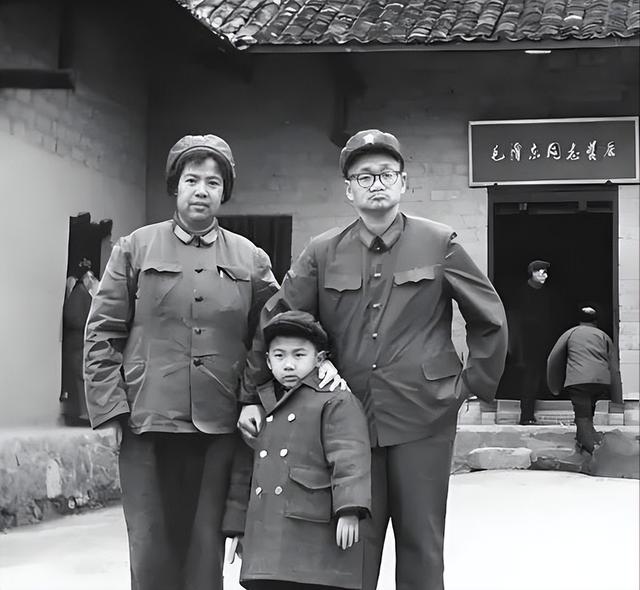 毛主席唯一活下来的儿子毛岸青，2007年去世	，晚年享受什么待遇？