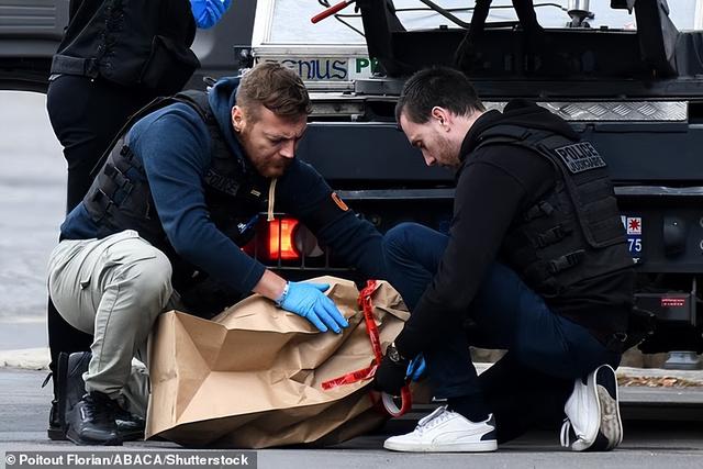 卢浮宫“世纪珠宝盗案”：七分钟、两蠢贼与DNA的终结