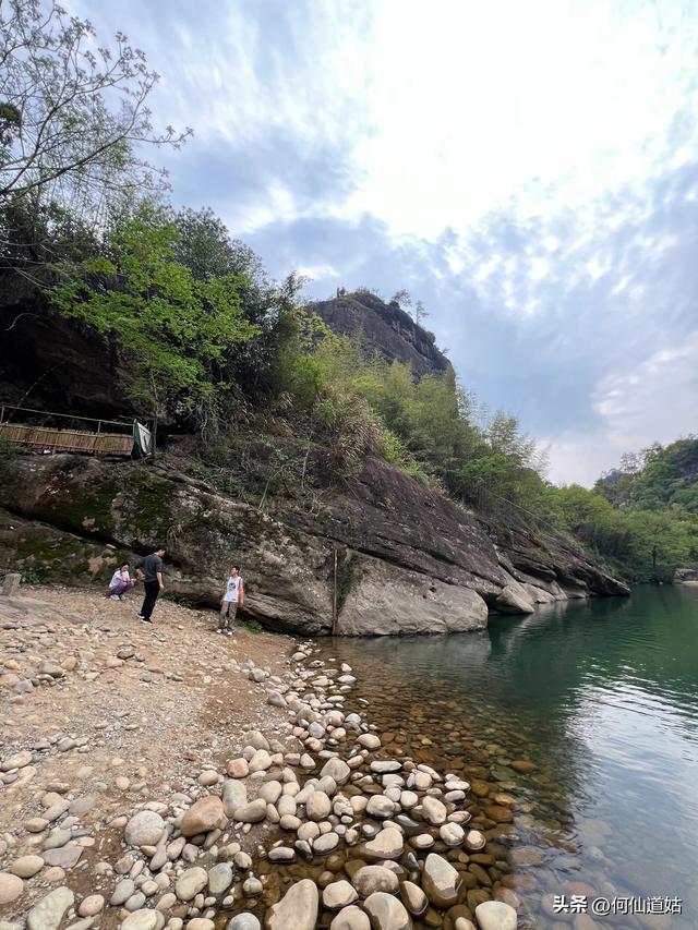 武夷山，其标志性的景点即玉女峰，也是福建省的地标