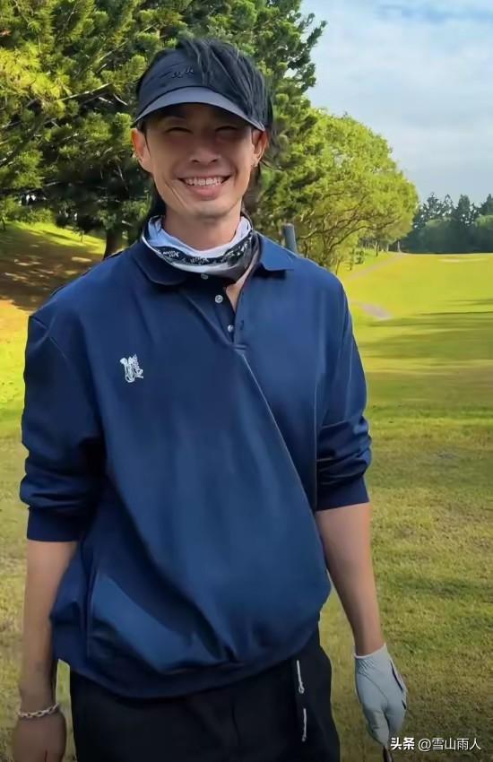 47岁吴建豪曝自拍照，瘦到脱相，1米8壮汉变尖嘴猴腮	，像小老头