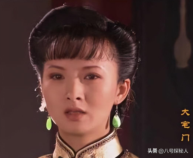 吃里扒外！13年前定居美国，回国捞金遭“驱逐”的她，52岁成笑话