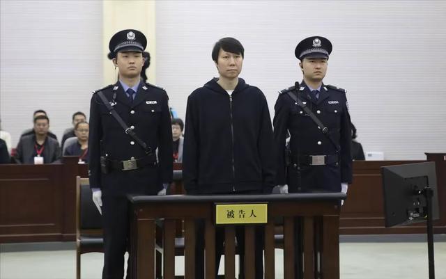 维持原判，中国足球国家队原主教练李铁，被判处有期徒刑20年。