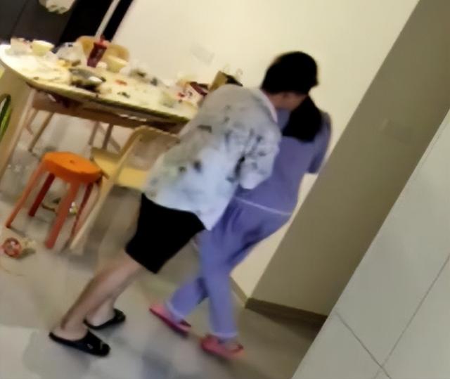 鸡蛋男吵架掀桌不到7天，恶心一幕还是上演了，妻子被指卖惨起号