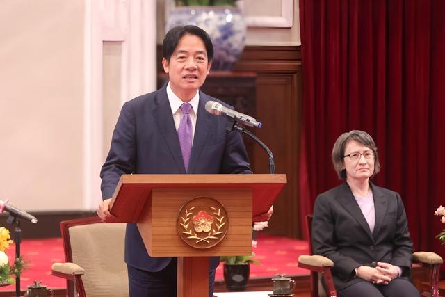 赖清德将离台，特朗普或直接喊停，人民日报发声，两个字预言结局