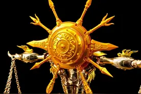 圣斗士里武器等级排名：徒有虚名的龙盾，和轻松弑神的黄金匕首。图片