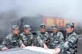 战争时期，如果司令员、政委和参谋长意见不一致，该听谁的？图片