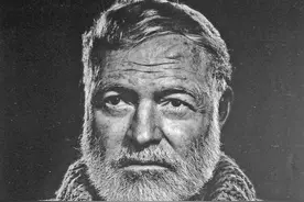 悲剧硬汉海明威图片