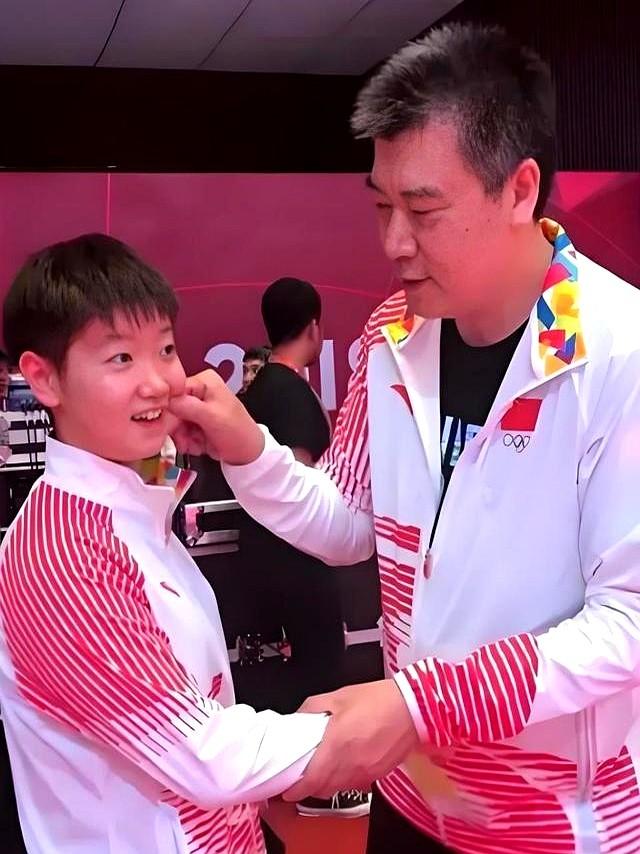 国乒获影响世界华人大奖！李隼代表领奖，并爆料曾罚孙颖莎一万米