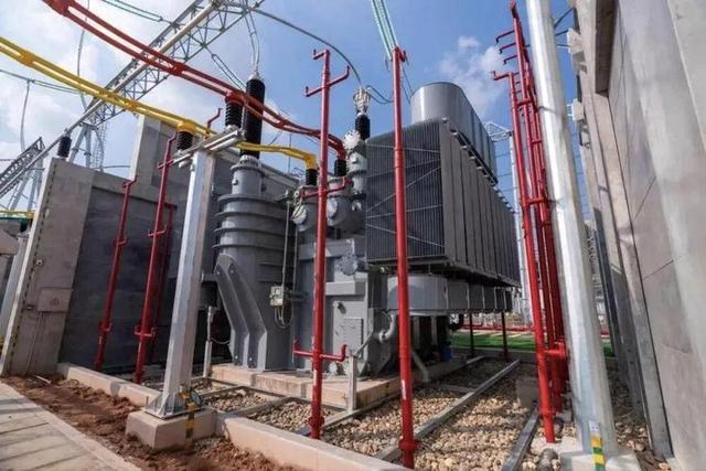 马斯克预言成真！全球争抢的不是芯片，而是中国20万一台的变压器