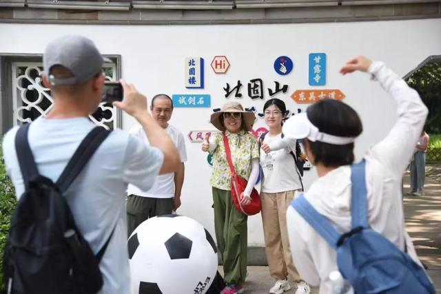 苏超旅游热！足球+旅游”火爆出圈，江苏玩法让人眼前一亮