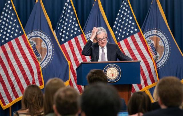 逃不掉了！38万亿债务炸雷，美联储急刹车，中国笑看美国自食恶果