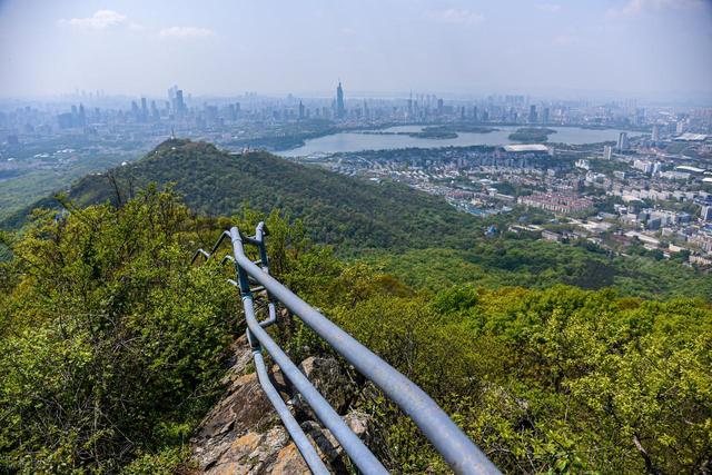 南京最值得去的10个免费景点推荐，不花一分钱玩转金陵城！快码住