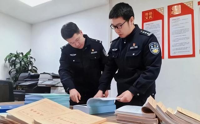 叛逃中国！年薪600万的华为高管，美国身份被扒后，更多猛料曝光
