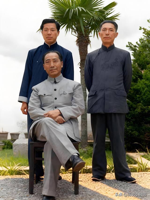 民国老照片：戴笠与儿子、弟弟合影；航拍下的北京；青年毛泽东