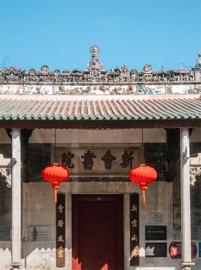 一半是安逸养老，一半是熬夜天堂！这座城冬天有鲜花，凌晨有人潮