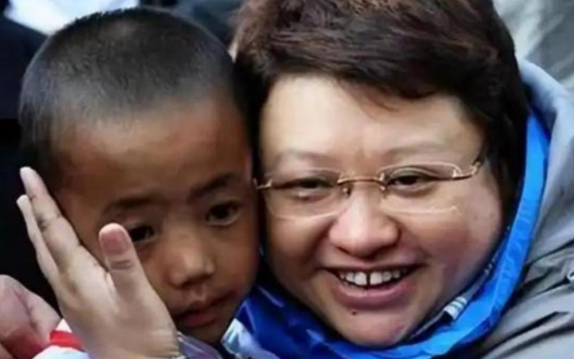 贪污上亿、假慈善？被实名举报的韩红，终于明白她终身不嫁的原因