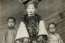 清朝女子老照片：母女二人容貌倾城，贵妇聚会场面热闹非凡图片