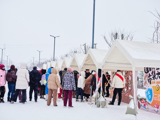 长白山西坡大集，感受东北集市的浓郁烟火气，解锁冬日的别样快乐