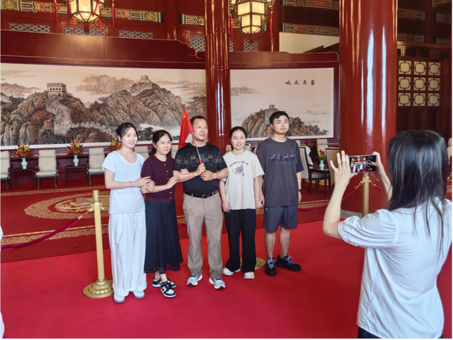 时隔近4个月，天安门城楼重新对市民游客开放