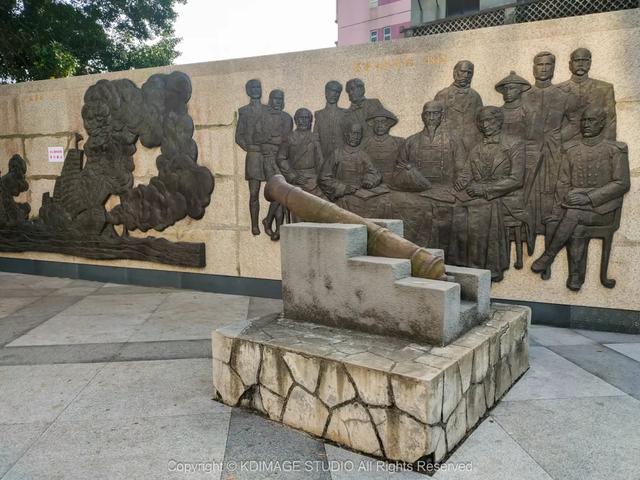 深圳这条街,曾经挤破头都难进入,现在扫码就进却为何没人去了?