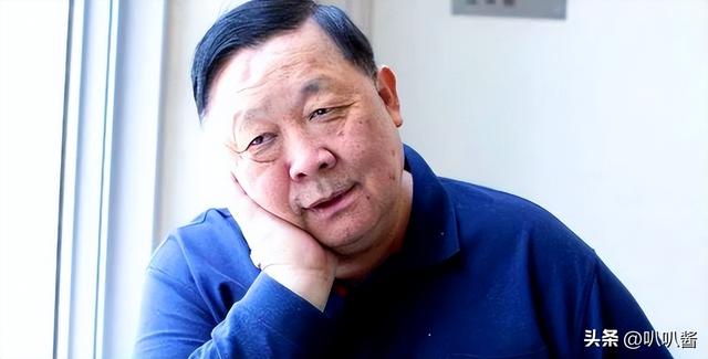 出名后出轨保姆，气死原配，如今77岁的他晚景凄凉，子女与其割席