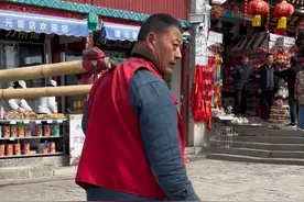 坐轿子上泰山来回900，如果是你怎样选择？评论区什么人才都有图片