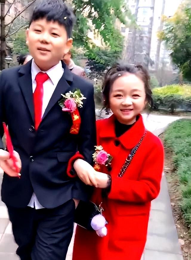 1米3袖珍美女：嫁1米48男孩，婚后丈夫奇迹长高，最终不欢而散