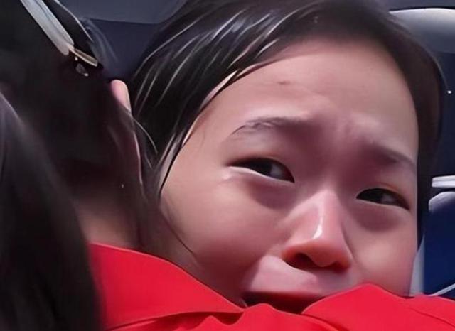 一个月没露面，全红婵变化显著，脸颊消瘦、情绪冷静，让人好心疼