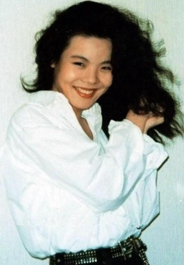 春晚爆红后，她洗完澡从23楼一跃而下，临终时最后喊了声“妈妈”