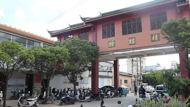 昆明动车直达，又一座小众的千年古镇，四季如春，古迹遍布