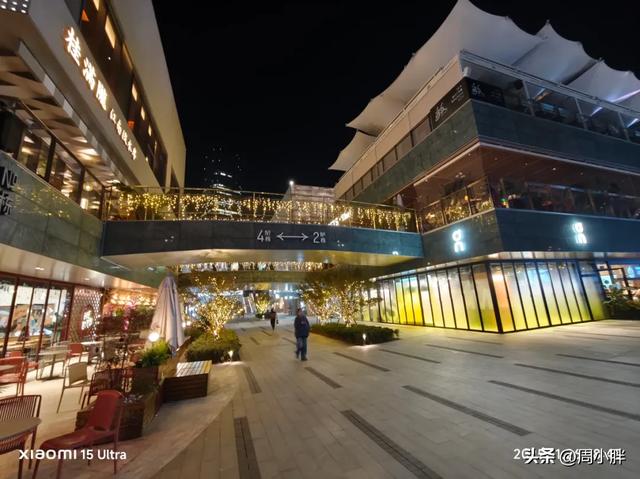 上海GateM西岸梦中心,为开封滨湖商业提供了湖畔松弛感的参考