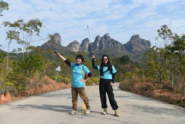 2025年第三届“多彩龙川·古邑苏区”环霍山30公里徒步活动举行