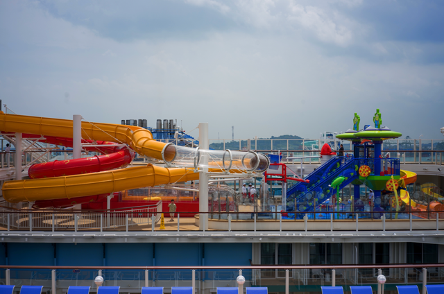 首发！等了一年多终于启航，我坐上了全世界“最快乐”的船