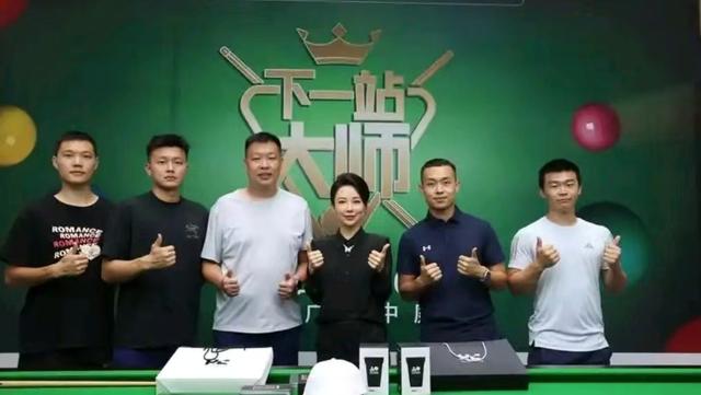 身材傲人却无人敢娶，43岁潘晓婷至今单身，潘爸爸直言悔不当初