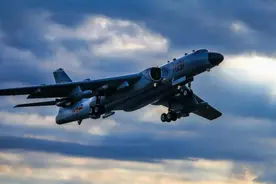 央视突然曝光，轰-6K凌空发射鹰击-21，美军最担心的事发生了图片