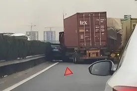 G15沈海高速3车相撞 所幸未造成人员伤亡图片