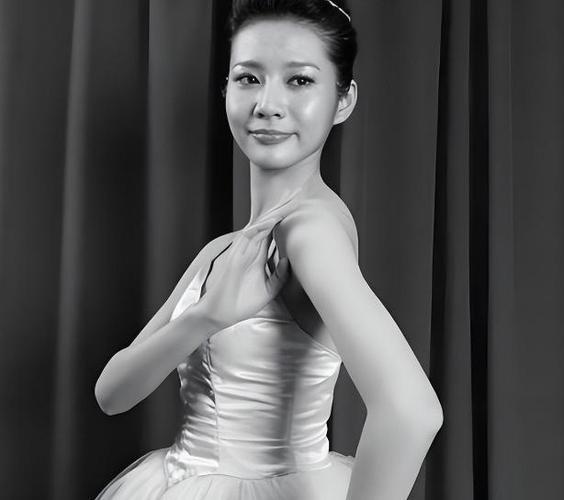 李幼斌“女儿”嫁豪门，坐月子遭家暴27岁离世，她的一生太惋惜！