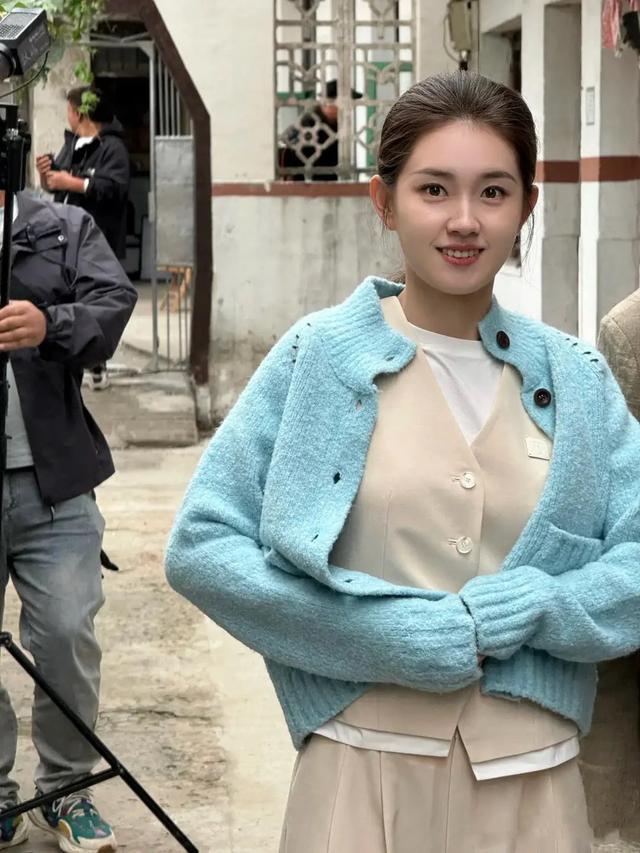 “短剧女王	”郭宇欣真实颜值曝光，方脸龅牙大粗腿	，26岁模样成熟